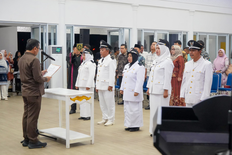 Pemkab Kuansing Perkuat Tata Kelola Desa Lewat Pelantikan Pj Kades