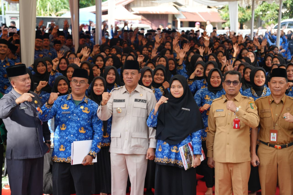 1.055 PPPK Paruh Waktu Kuansing Dilantik, Bupati Tekankan Disiplin dan Pengabdian