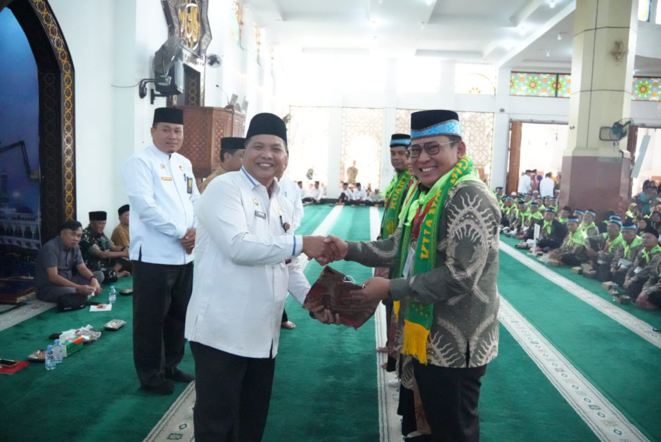 Pemkab Kuansing Lepas 186 Jemaah Haji 1447 H, Wabup Titip Pesan Jaga Kesehatan dan Kekompakan