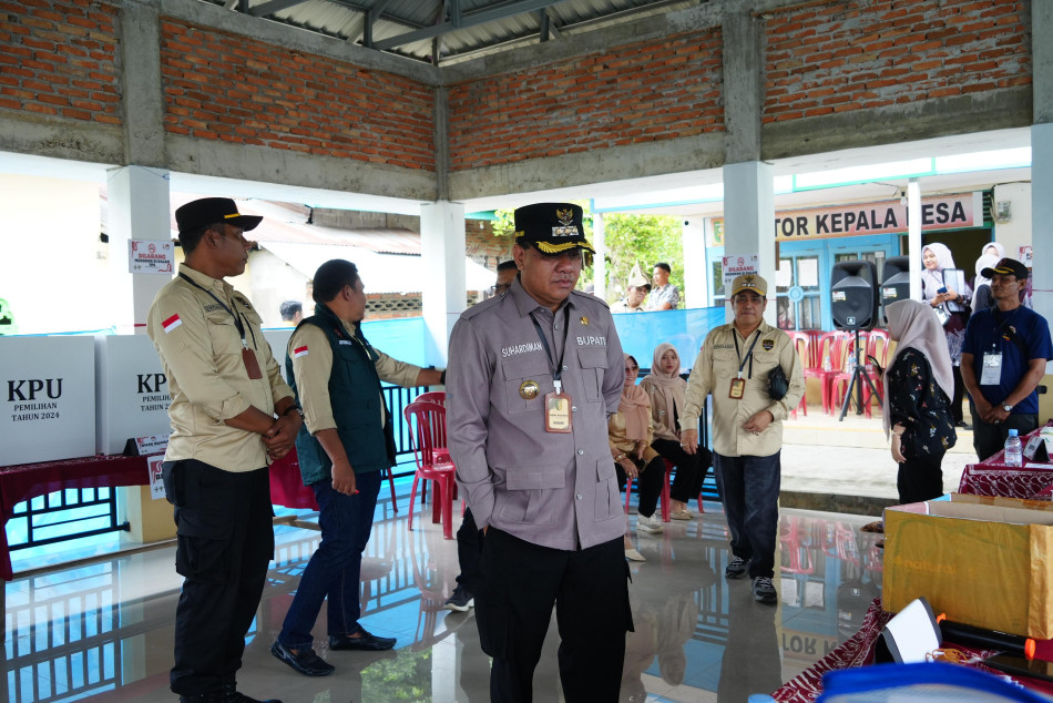 Guna Kelancaran Pemilih Mencoblos, Bupati Kuansing Bersama Rombongan Monitoring TPS ke Beberapa Kecamatan