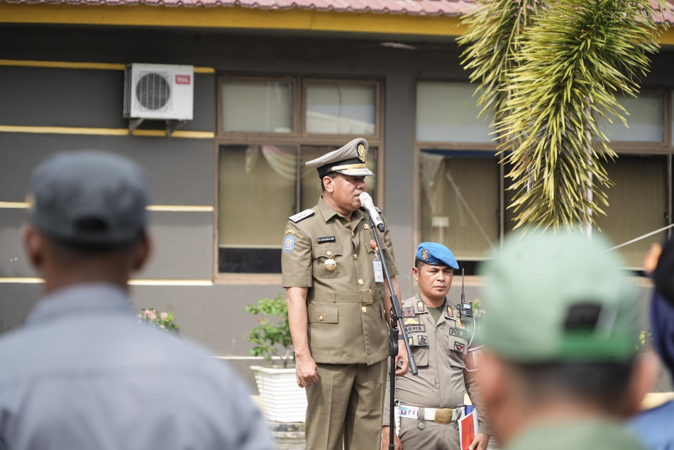 Bupati Suhardiman Pimpin Apel Gelar Pasukan Di Halaman Kantor Satpol PPPKP