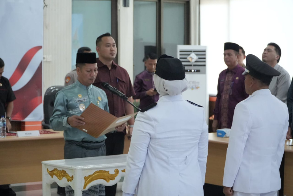 Pastikan Keberlanjutan Roda Pemerintahan Tingkat Desa, Wabup Kuansing Lantik PJ Kepala Desa