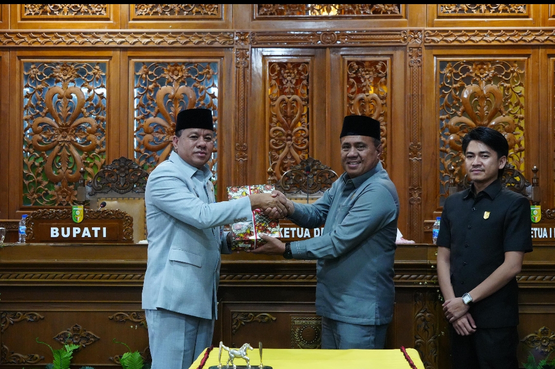 Bupati Suhardiman Amby Hadiri Pengesahan APBD 2025